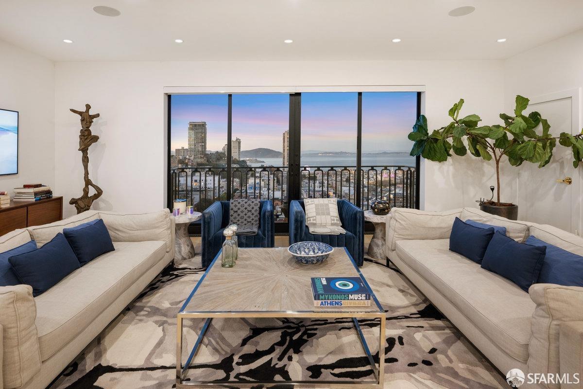 Foto principal - 1170 Sacramento St