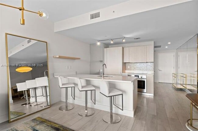 Foto del edificio - 501 NE 31st St