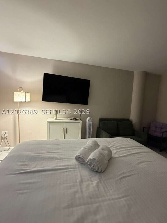 Foto del edificio - 7904 West Dr