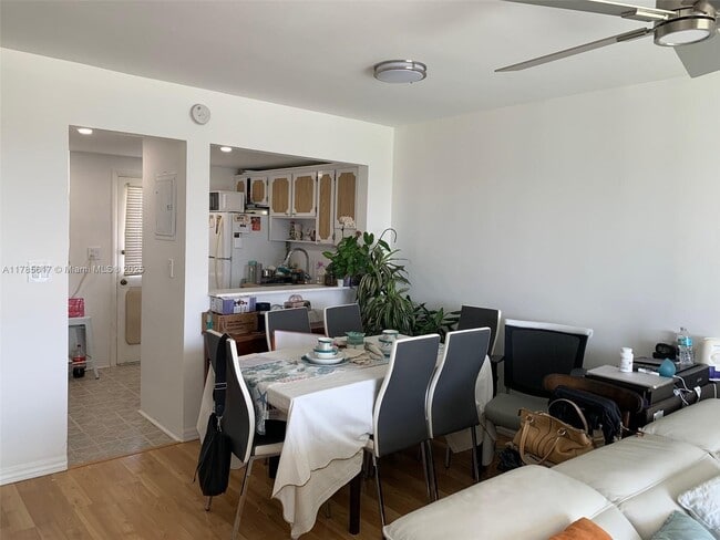 Foto del edificio - 2851 Leonard Dr