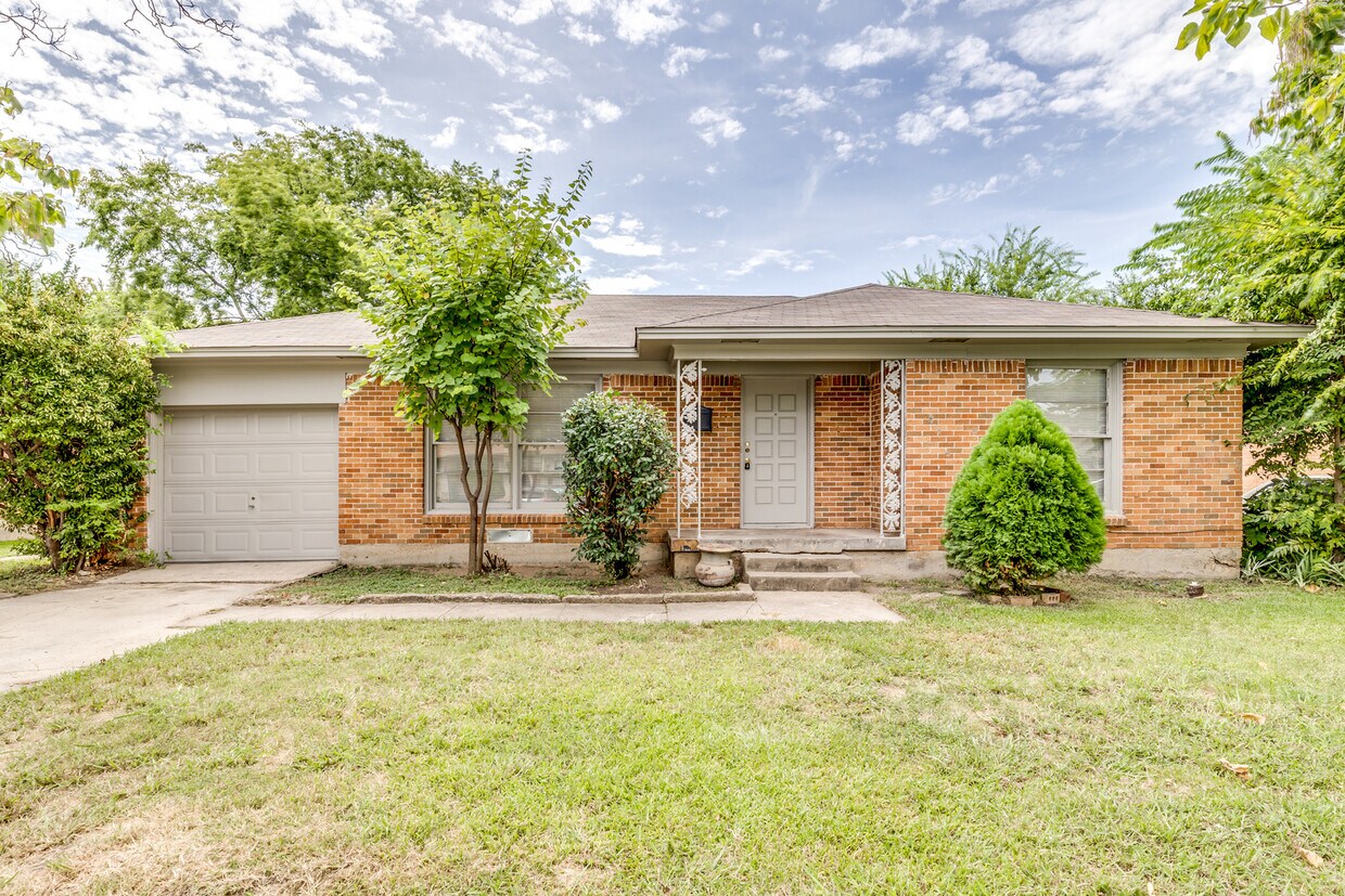 Primary Photo - Cozy 3 Bedroom Home in SE Dallas