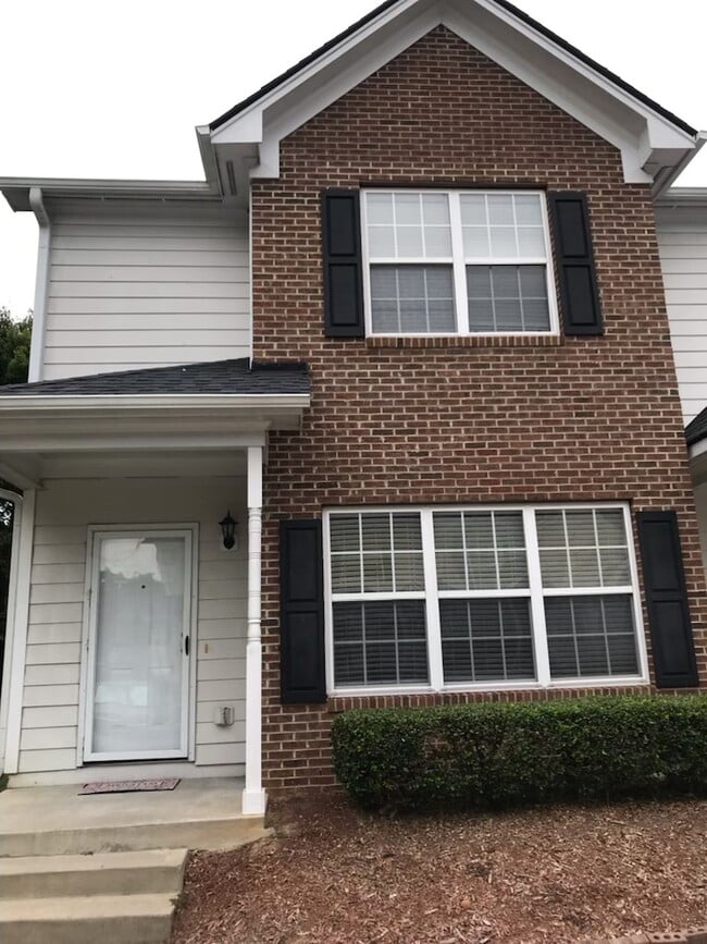 Building Photo - 2861 Bennington Dr