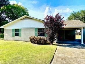 Building Photo - 906 Parish Dr