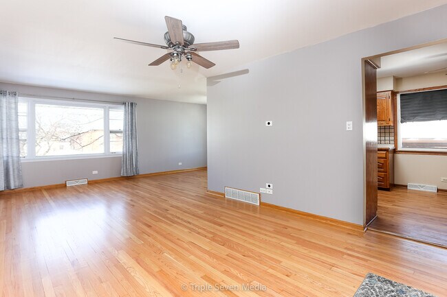 Foto del edificio - 7849 W 80th St