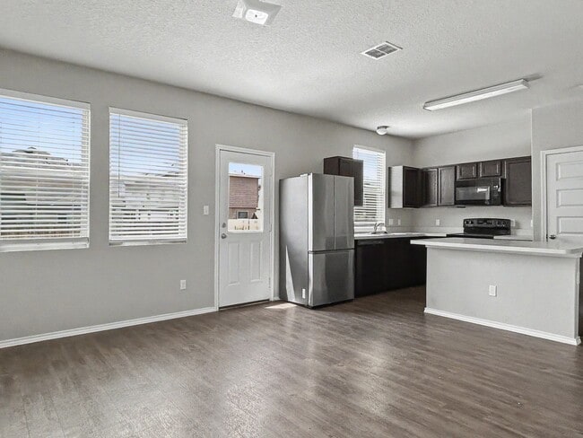 Building Photo - Comfortable Southside Home Near Shopping, Dining & Texas A&M