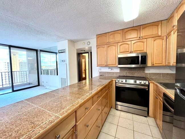Building Photo - 411 Hobron Ln