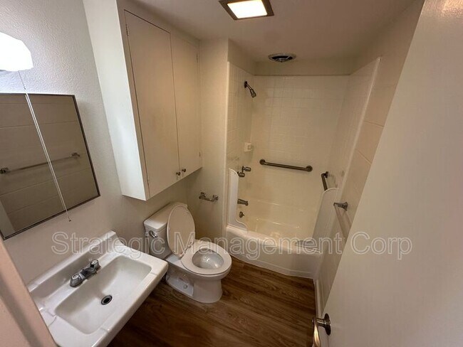 Foto del edificio - 838 Lukepane Ave