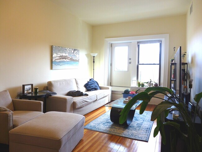Building Photo - 1485 Beacon St