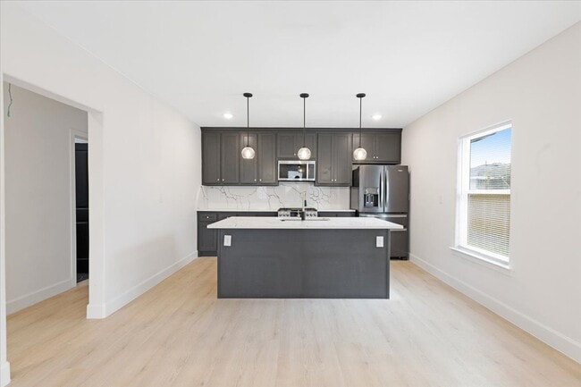 Building Photo - 6609 Avenue Q