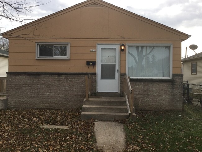 Building Photo - 3 bedroom Single Family