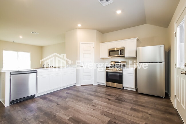 Foto del edificio - 8615 E 164th Ct S