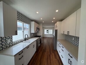 Building Photo - 308 Palomar Ave