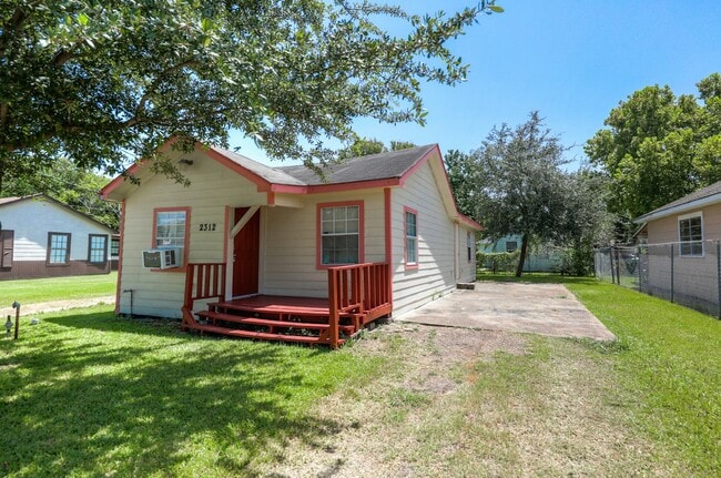 Foto del edificio - 2312 Carolina Ave