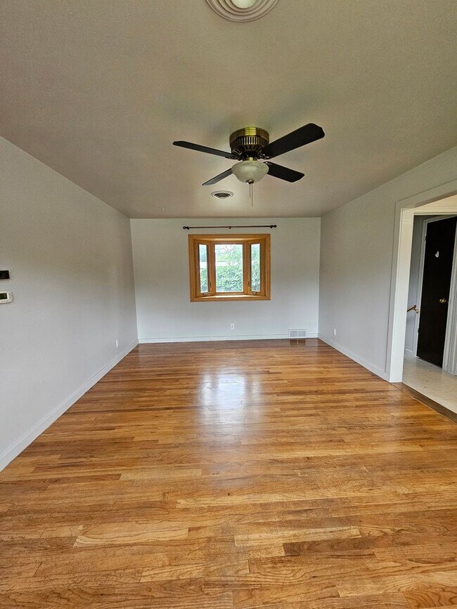 Foto del edificio - 3 BEDROOM | 2 BATH | DOUBLE GARAGE | WEST