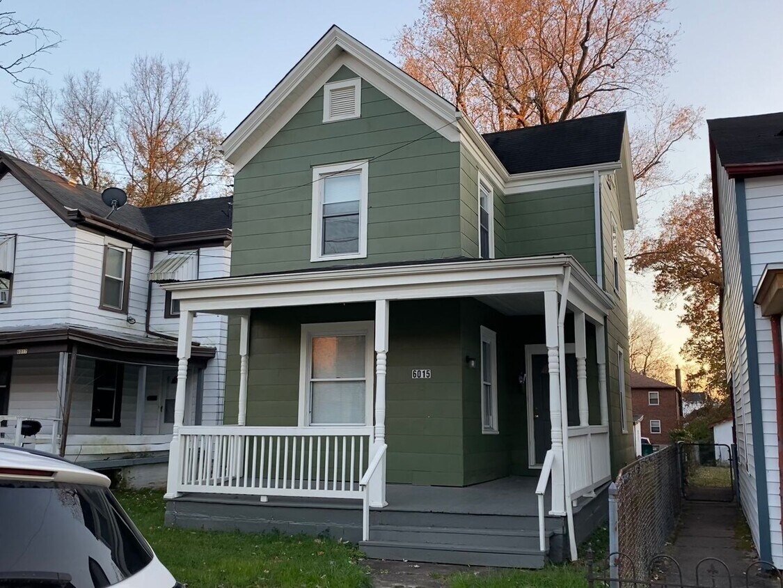 Beautifully updated and Spacious! 2 Bed House in Madisonville with walk through!! - Beautifully updated and Spacious!  2 Bed House in Madisonville with walk through!!