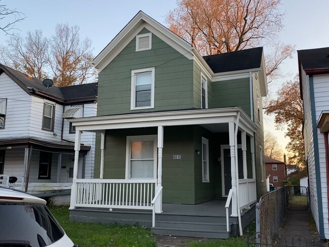 Beautifully updated and Spacious! 2 Bed House in Madisonville with walk through!! - Beautifully updated and Spacious!  2 Bed House in Madisonville with walk through!!