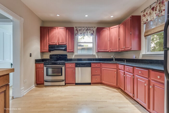 Building Photo - 420 7th Ave