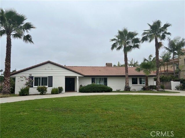 Primary Photo - 323 W Palm Dr