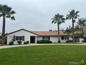Building Photo - 323 W Palm Dr