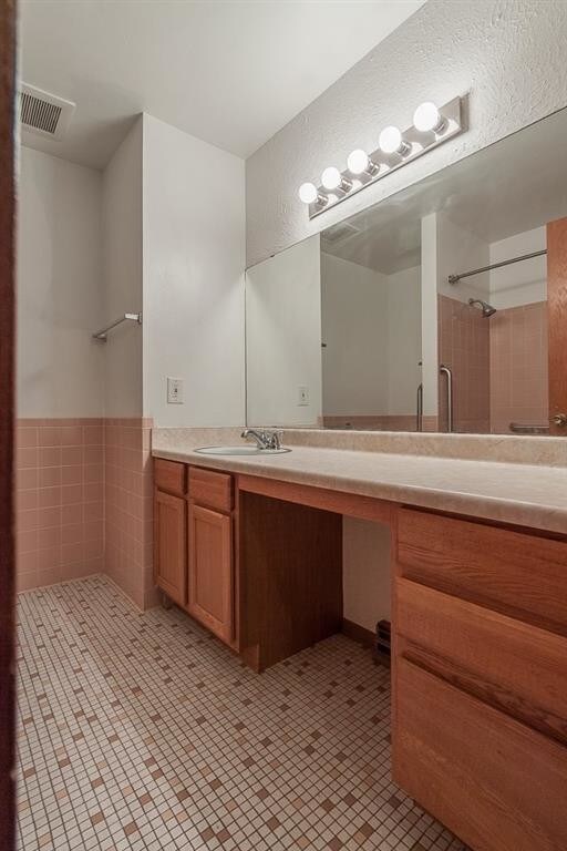 Foto del edificio - 3114-3116 Churchill Dr