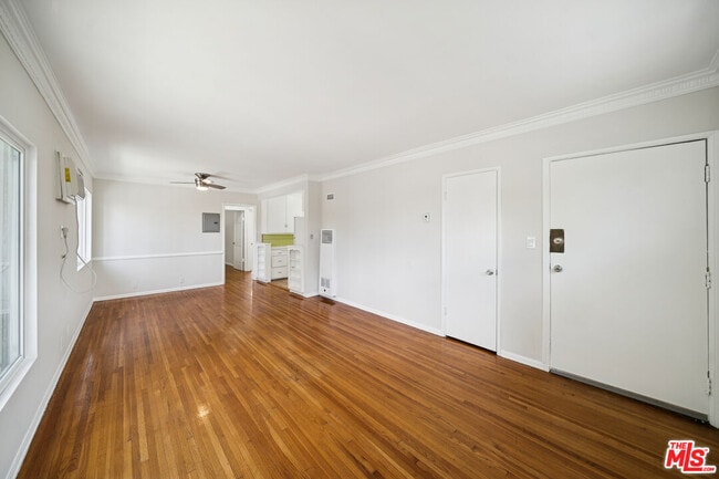 Foto del edificio - 7571 Willoughby Ave