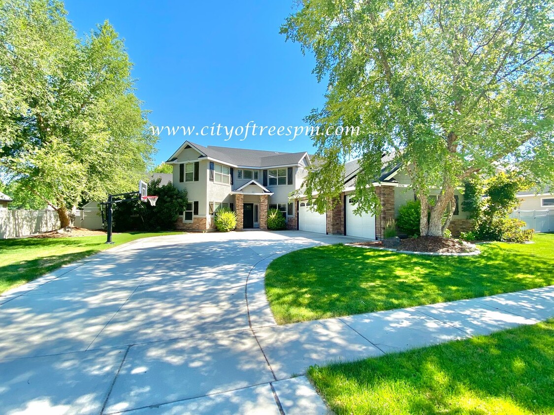 Primary Photo - Beautiful 5 bed 2 1/2 bath home located in...
