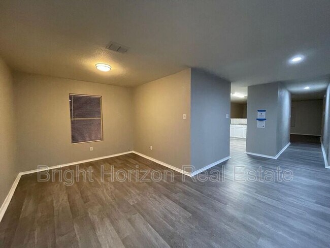 Building Photo - 1512 Queens Brook Ln