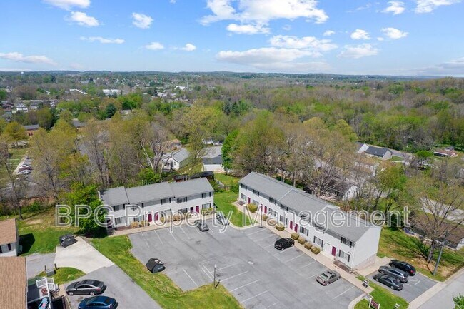 Building Photo - 605 Hamlet Ave