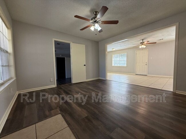 Building Photo - 4921 Wooddale Ave