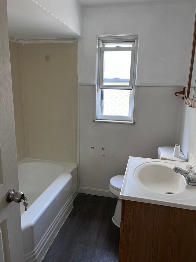 Foto del edificio - 3199 W 116th St