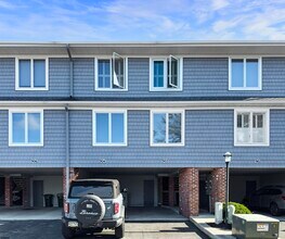 Building Photo - 903 Harbour Cove