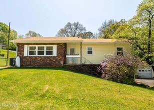 Building Photo - 3808 Oakwood Ln