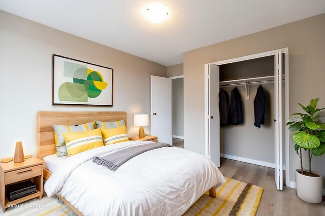 Building Photo - Parada Estates