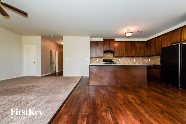 Building Photo - 152 Daisy Cir