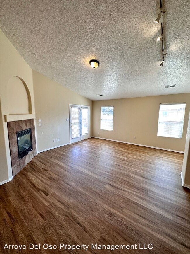 Foto del edificio - 3 br, 2 bath House - 2910 Desert Sage Ave SW
