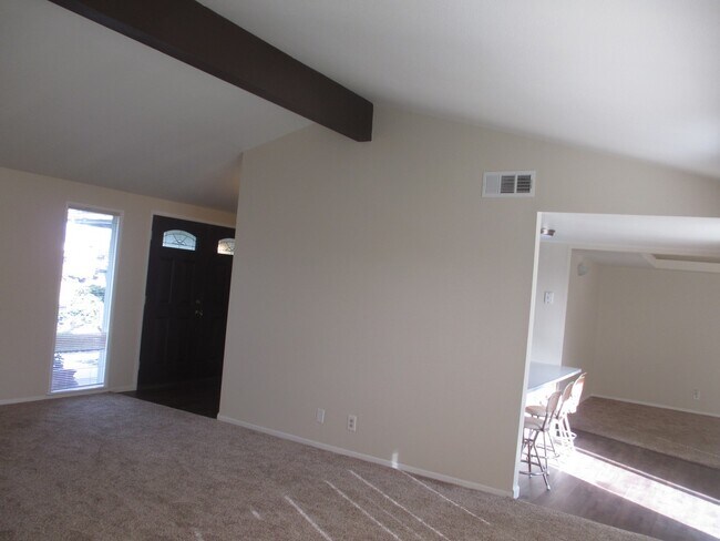 Foto del edificio - North East Corner Lot Home