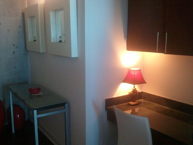 Foto del edificio - 210 N Church St