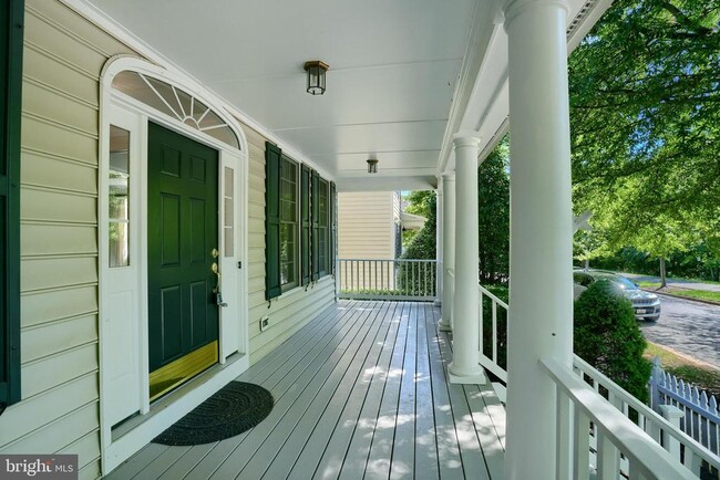 Building Photo - 403 Crooked Creek Dr
