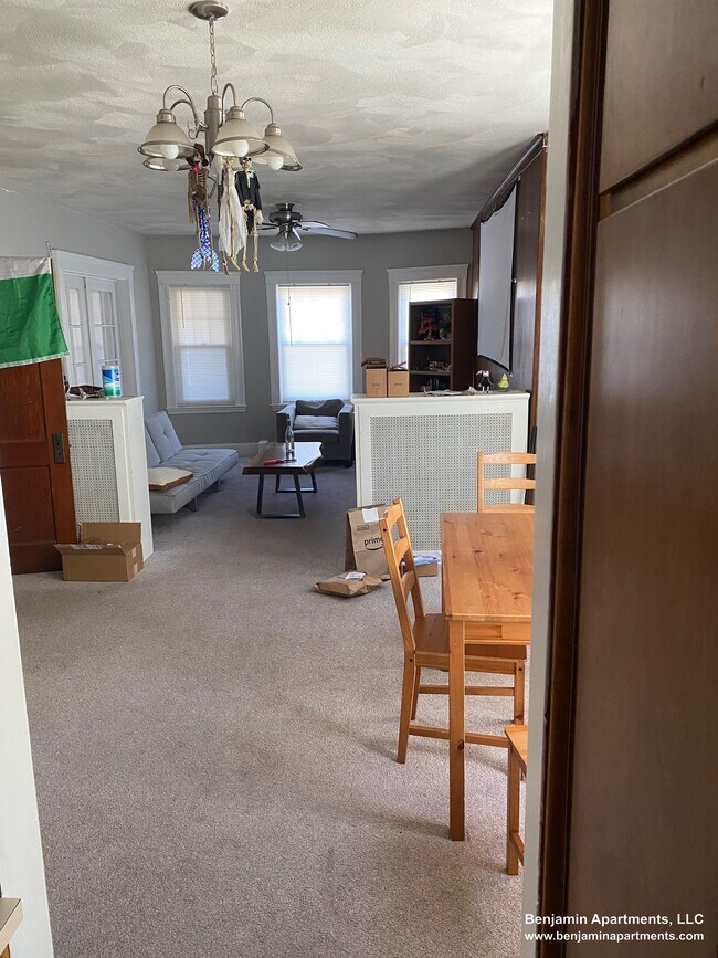 Foto del edificio - 20 Benton Rd