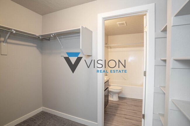 Foto del edificio - 1966 N Geneva Rd