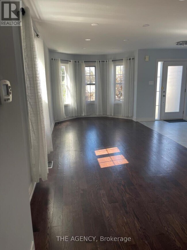 Building Photo - 9031 Yonge St