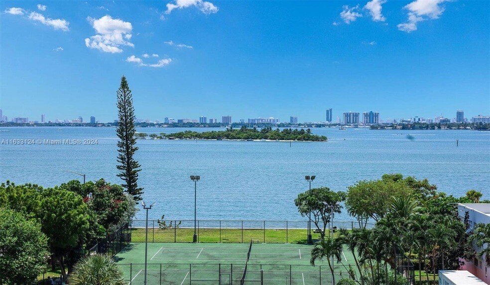Primary Photo - 2150 N Bayshore Dr