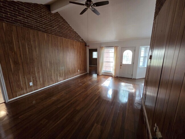 Foto del edificio - 2121 Redwood St