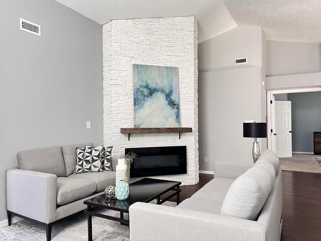 Building Photo - 10779 Park Vista Ct