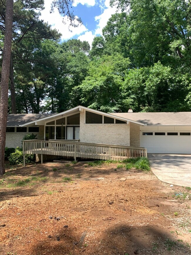 Photo - 1714 S Johnson Ferry Rd NE House