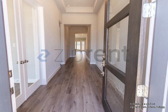 Building Photo - Unit