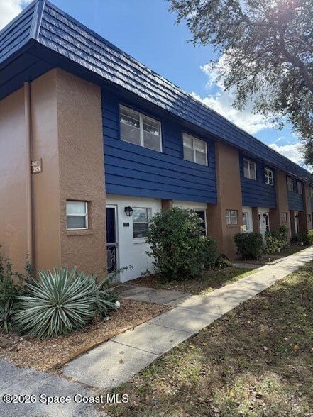 Foto del edificio - 2511 Country Club Dr