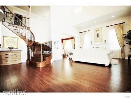 Building Photo - 4 br, 5 bath House - 106 W Le Roy Ave