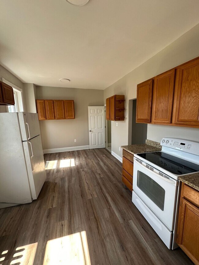 Building Photo - 3 N Wells Ave