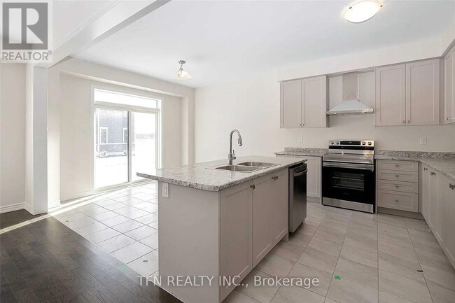 Building Photo - 22 Charm Pl
